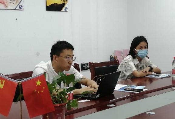 新華社經(jīng)濟新聞采訪部主任程士華一行蒞臨深藍醫(yī)療考察調(diào)研