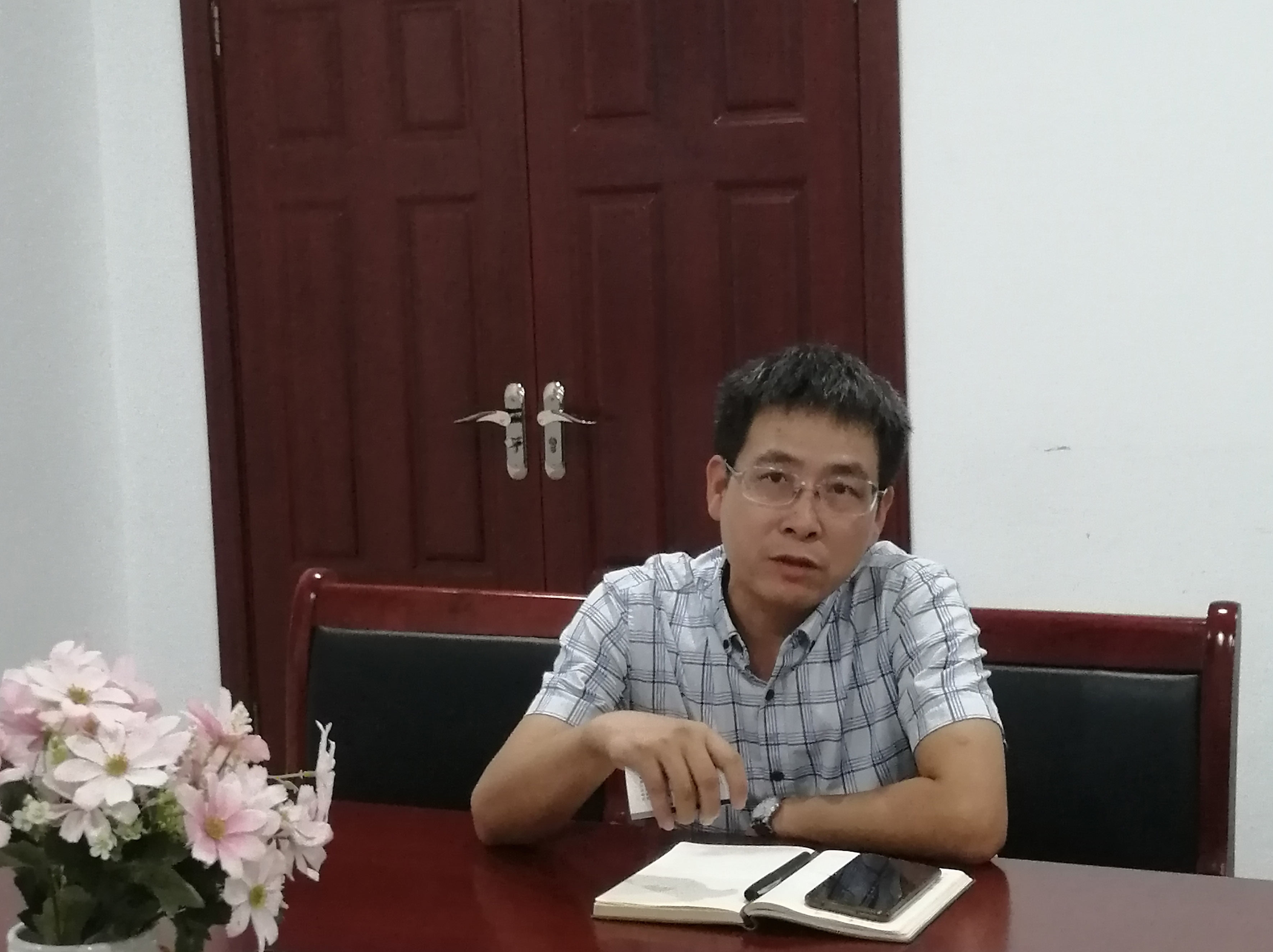 新華社經(jīng)濟新聞采訪部主任程士華一行蒞臨深藍醫(yī)療考察調(diào)研